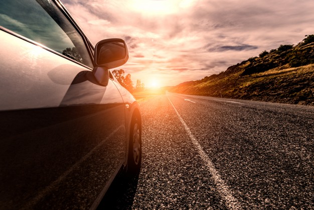 POR QUE NÃO TEM MOTOS em CARROS ?