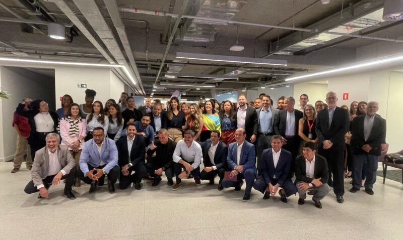 Diretor-Comercial-da-BVP-Fabio-Magalhaes-e-equipe