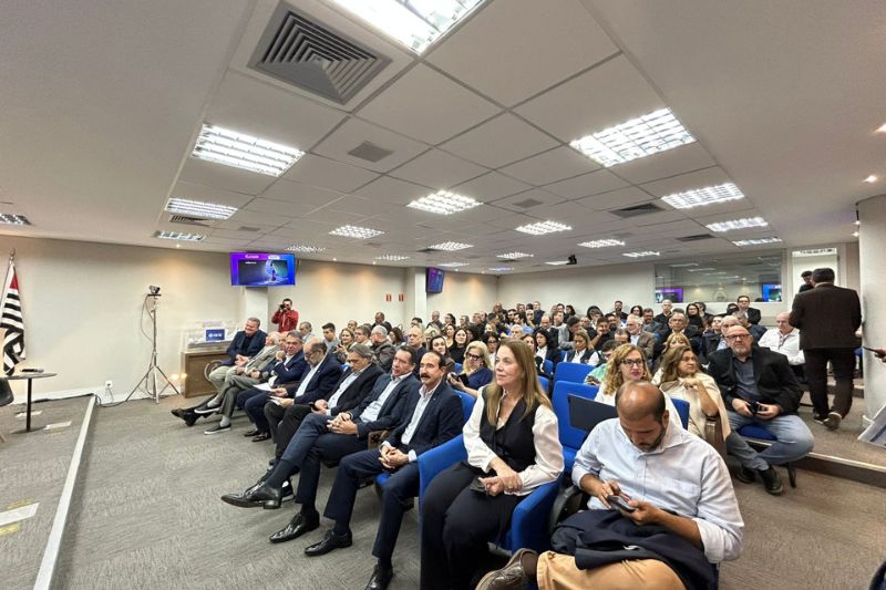 conexão futuro seguro - auditorio lotado