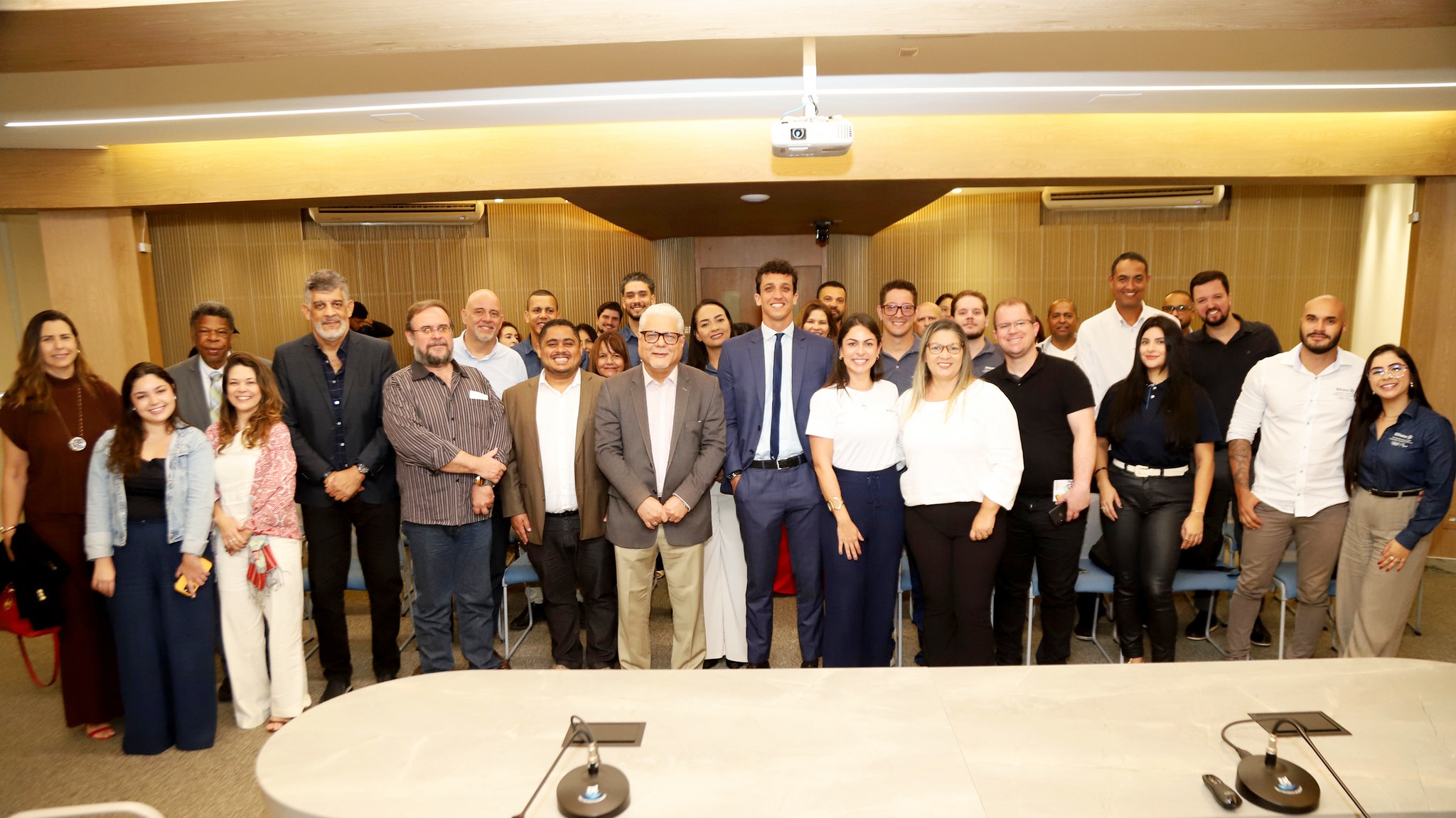 Palestrantes e público reunidos no simpósio promovido pelo CSP-MG, em Belo Horizonte (Fotos: Arnaldo Athayde)