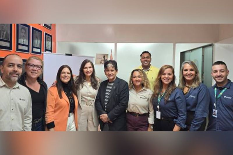 A diretoria do CVG-RJ e a equipe da Tokio Marine durante o café da manhã -Foto Divulgação (1)