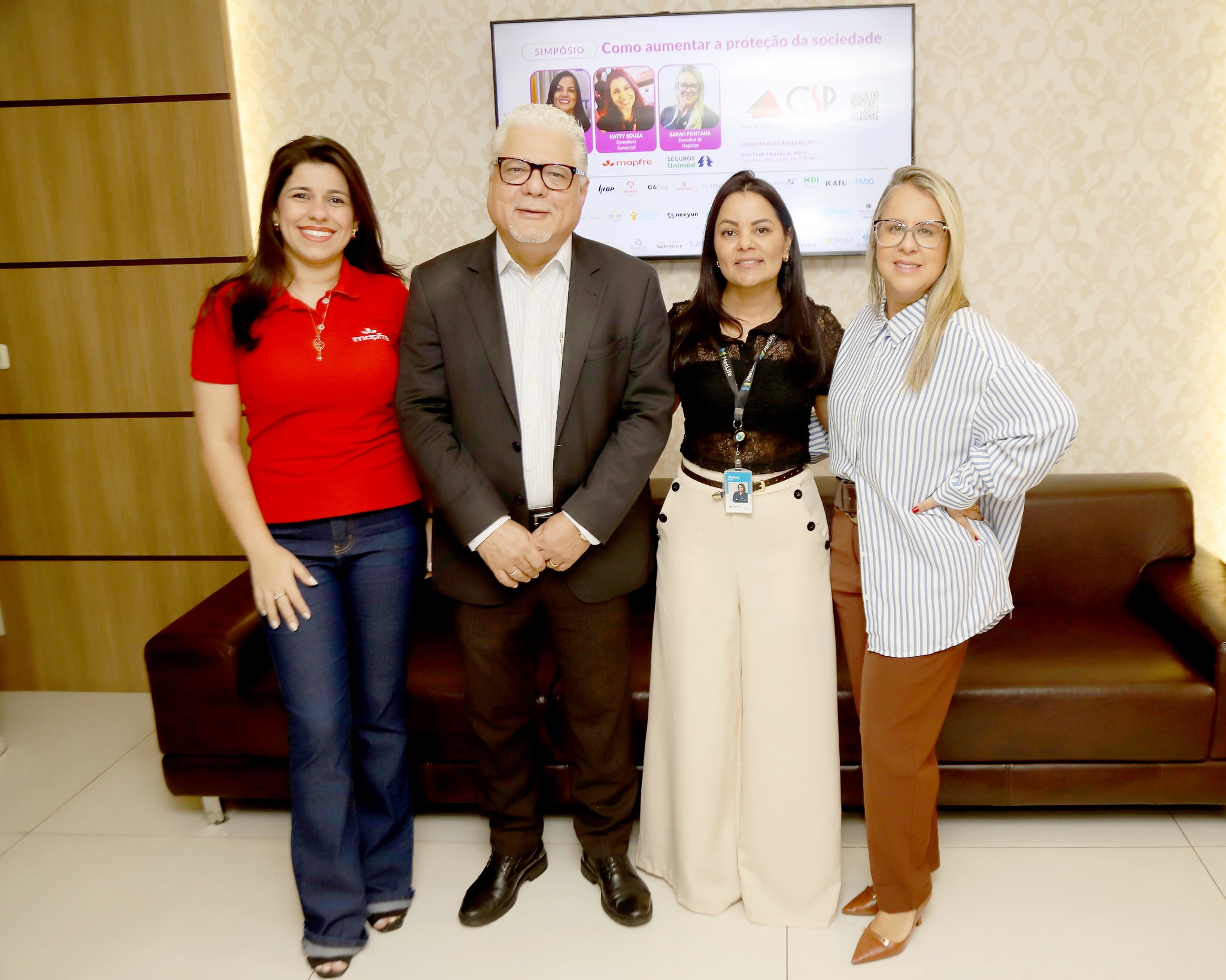 Katty Souza (Mapfre), Gisélia Duarte (MetLife), João Paulo Mello (presidente do CSP-MG) e Sarah Fontana (Seguros Unimed) Fotos: Arnaldo Athayde