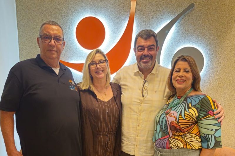 Da esquerda para a direita: Romel Ferreira de Figueiredo, da Jump Corretora; Dayse Magesti, diretora administrativa do CCS-RJ; Marco Aurelio Marques, diretor financeiro do CCS-RJ e Fátima Monteiro, presidente do CCS-RJ. Foto: Divulgação
